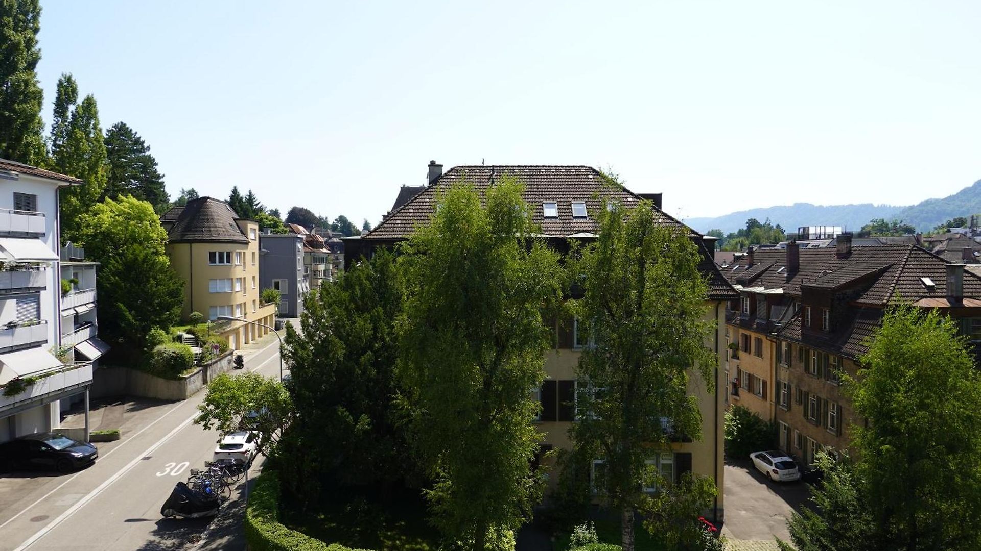 Designer Apt, 2 Balconies, 10min To Main Station