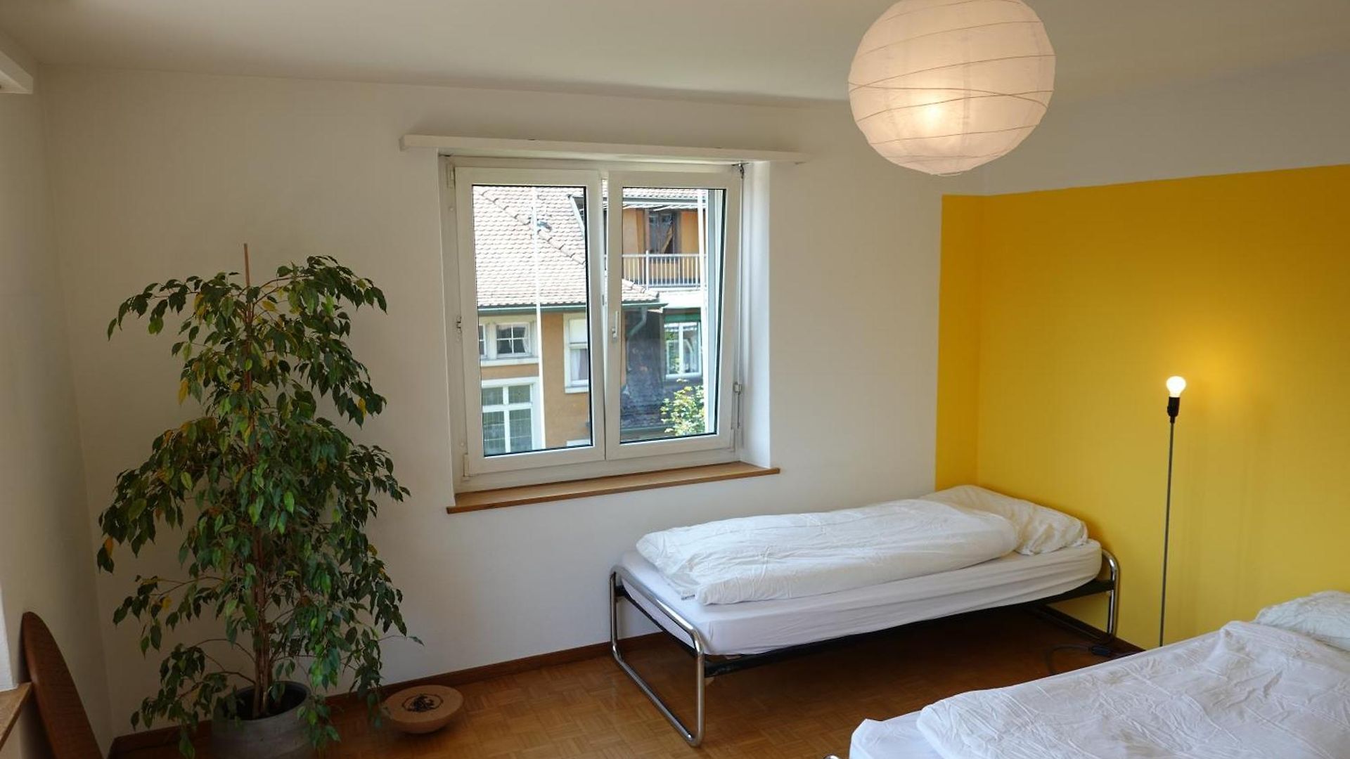 Designer Apt, 2 Balconies, 10min To Main Station