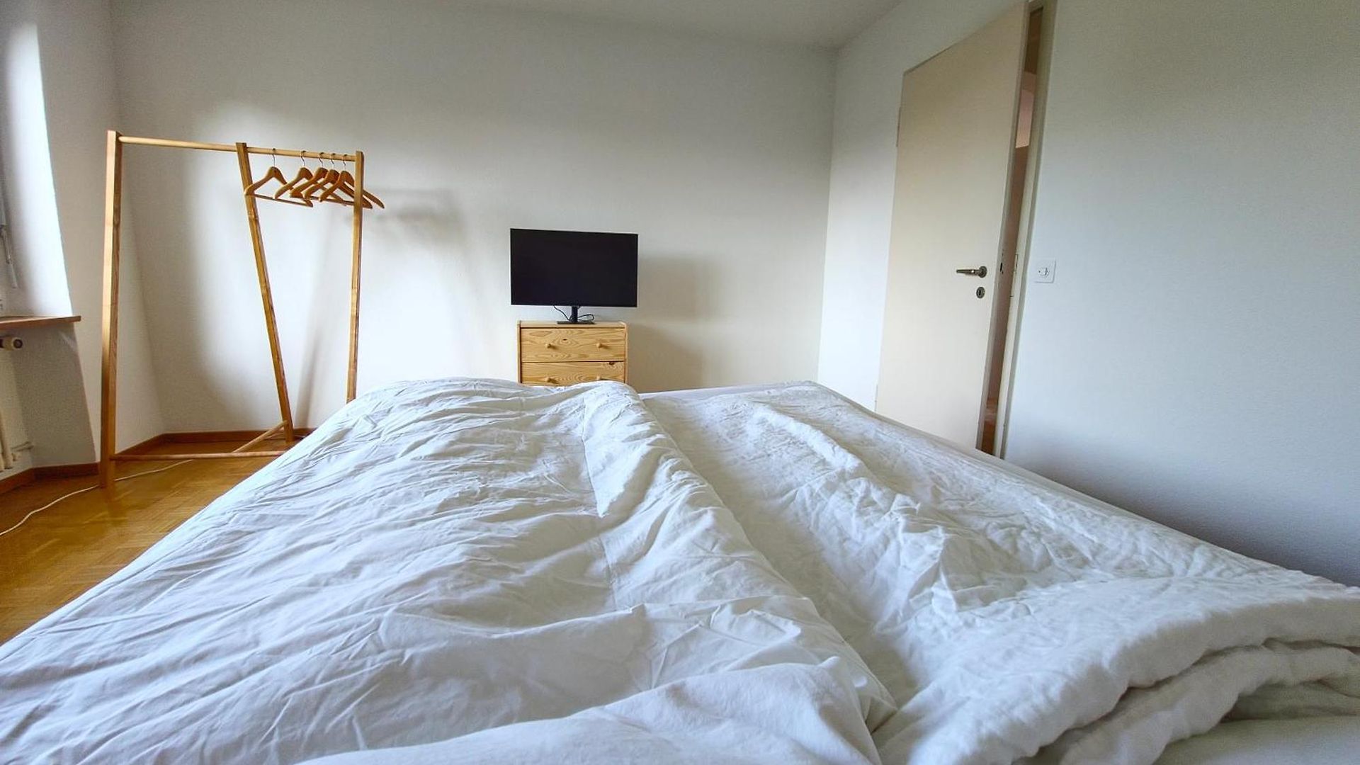 Apartment Designer Apt, 2 Balconies, 10min To Main Station