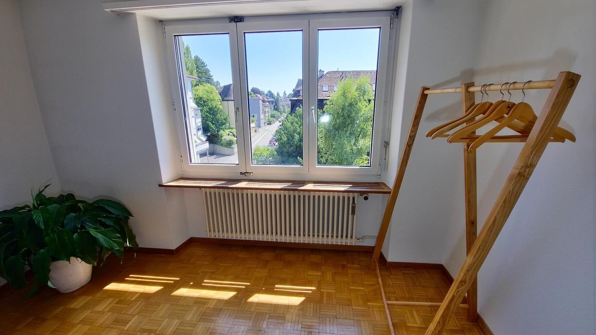 Designer Apt, 2 Balconies, 10min To Main Station *