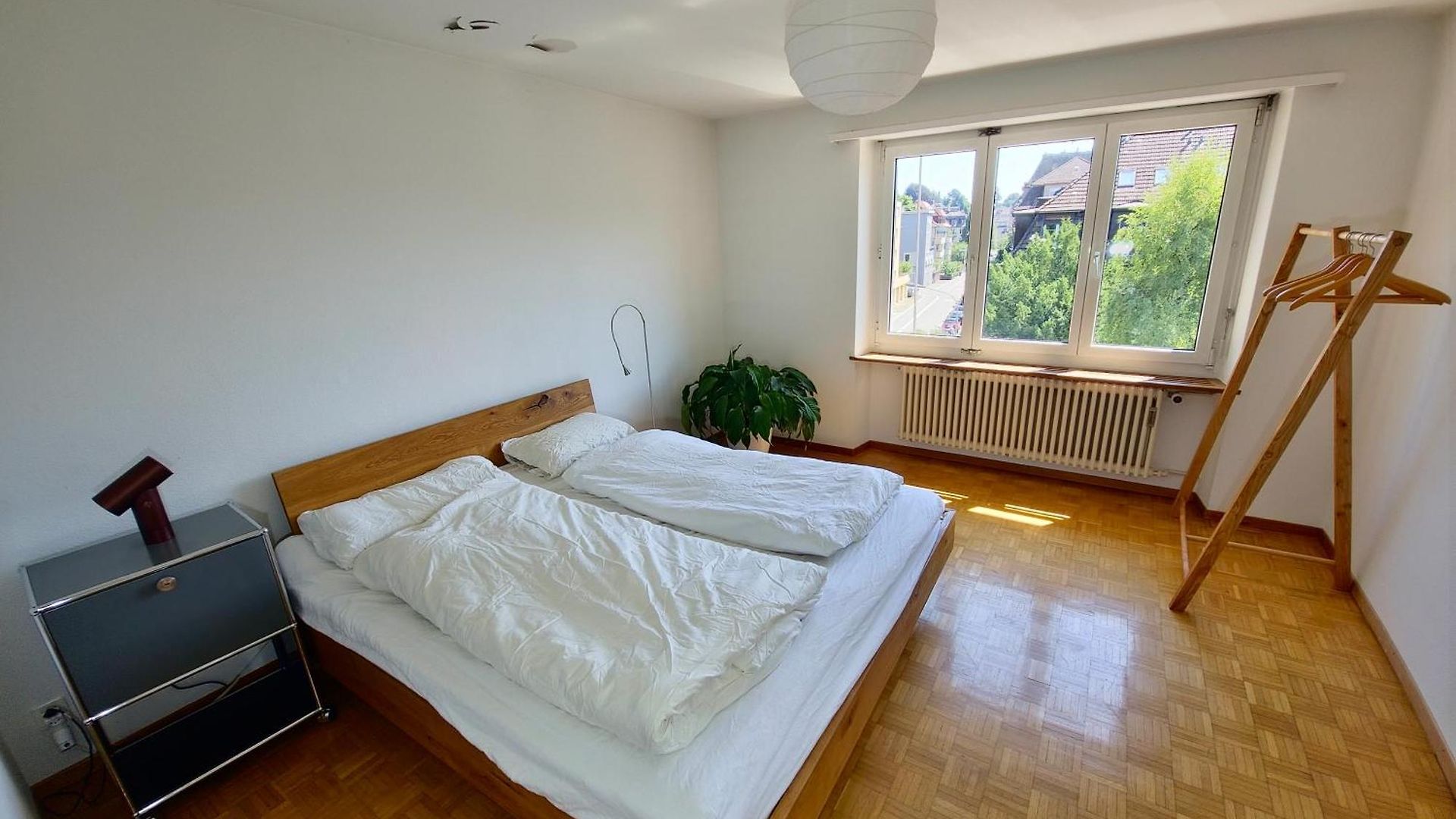 Designer Apt, 2 Balconies, 10min To Main Station