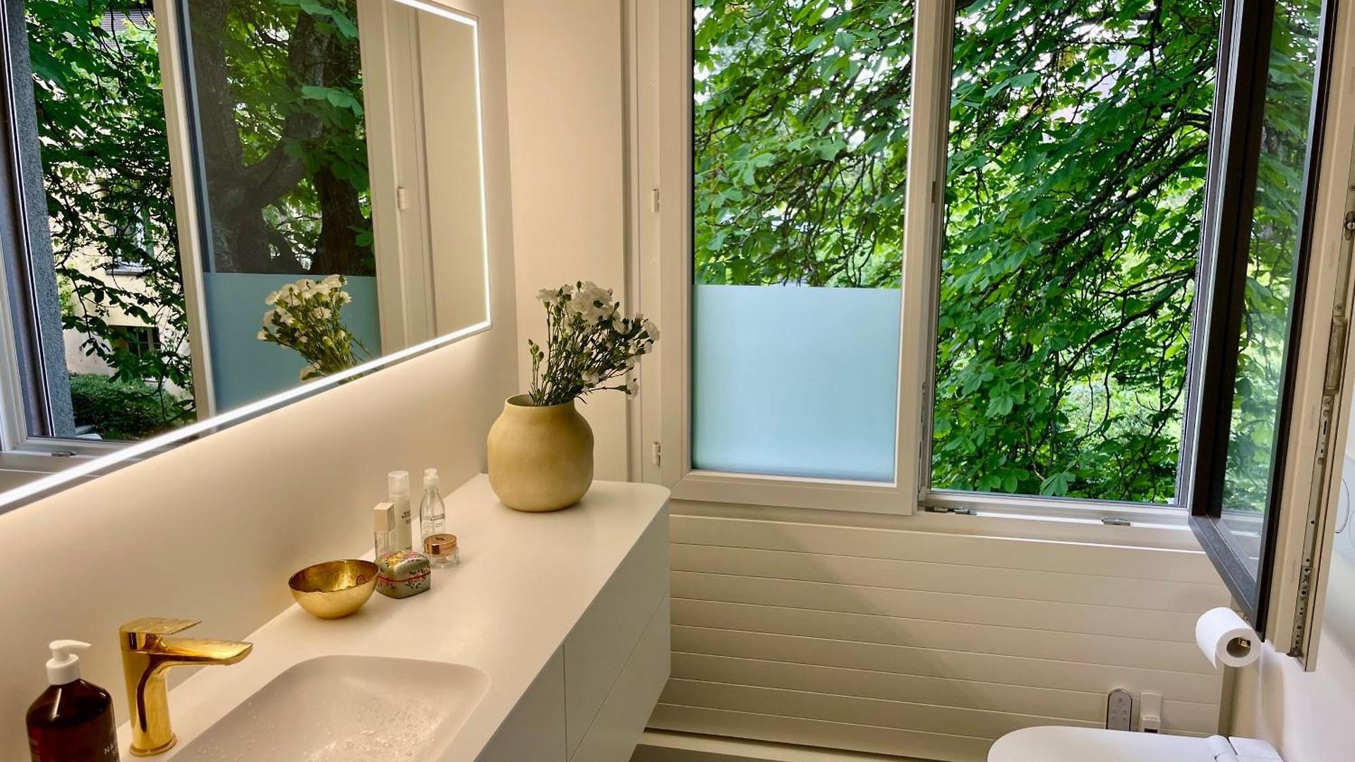 Luxury, Quiet Flat Overlooking * Zurich