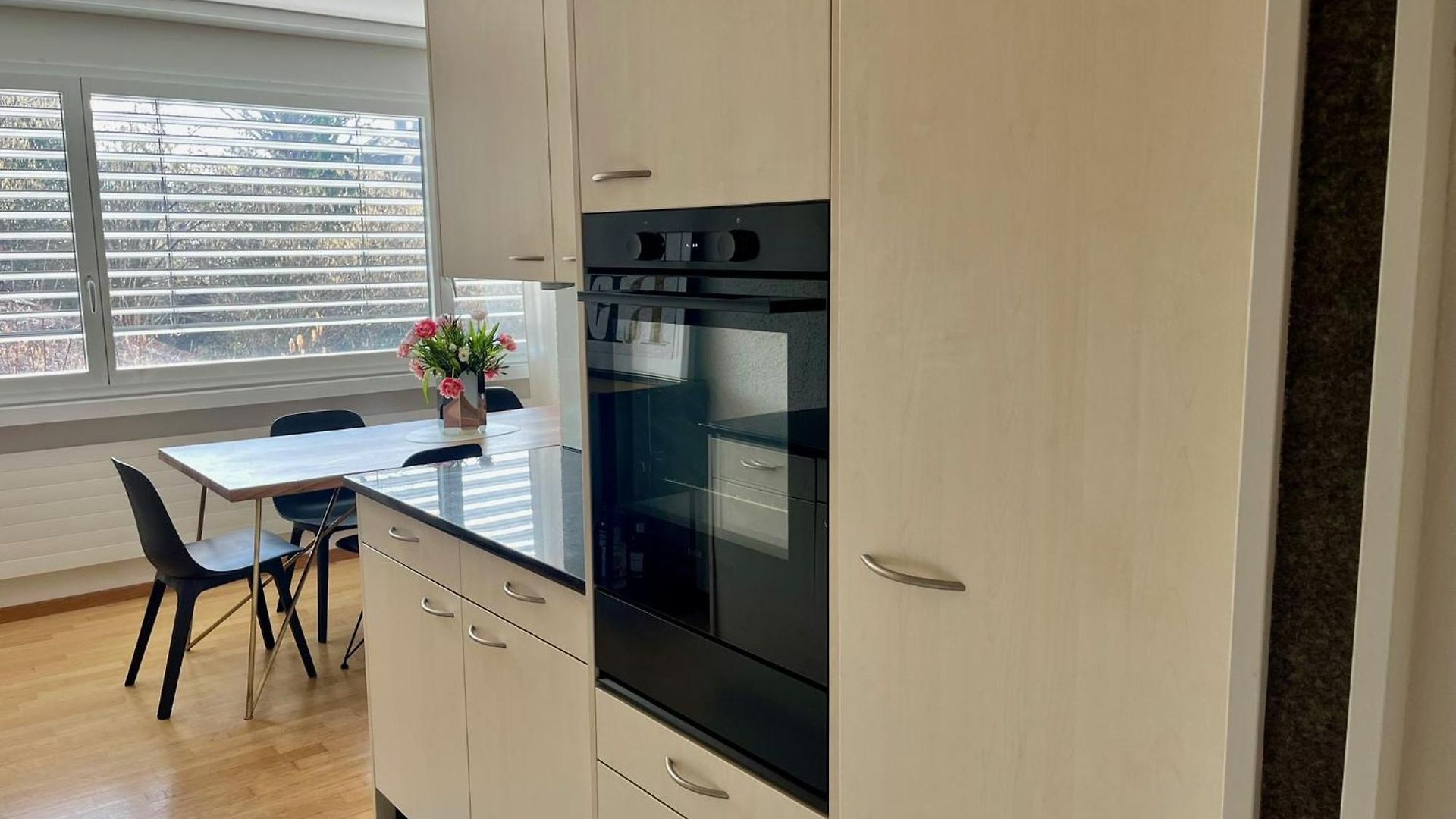 Boho Chic With 125sqm, 2 Bedroom 2 Baths With 36sqm Dual Terraces With Parking And 10 Min To Zurich