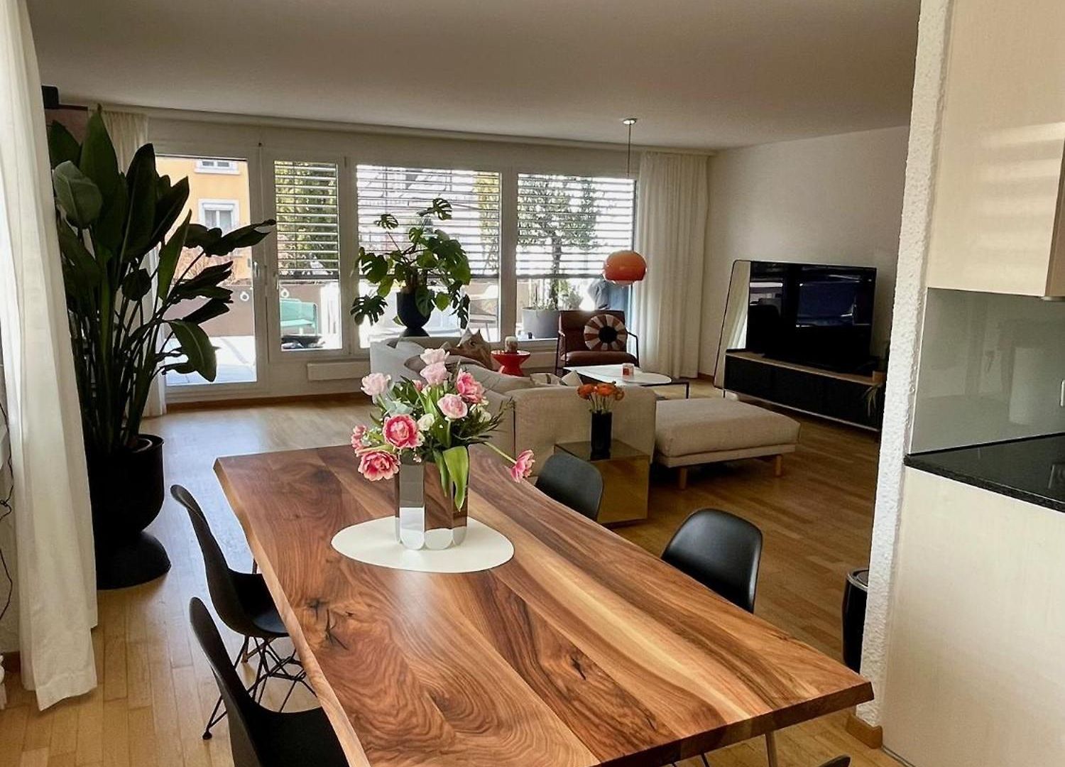 Boho Chic With 125sqm, 2 Bedroom 2 Baths With 36sqm Dual Terraces With Parking And 10 Min To