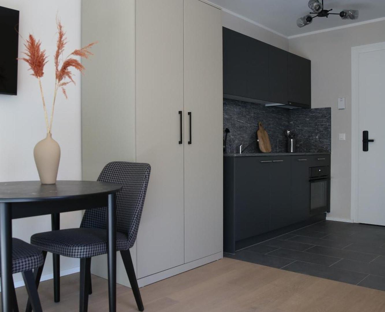 Lamira Serviced 4*