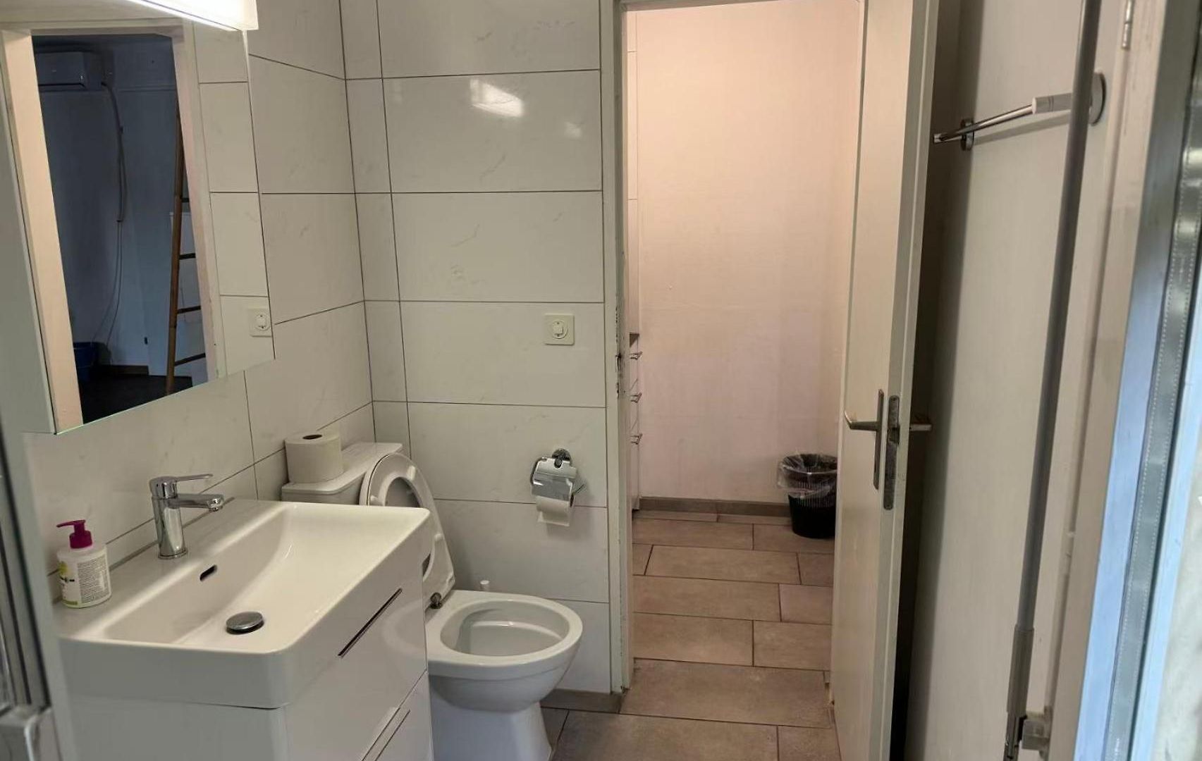 Center En-suite Budget Self Check In, Eth Hb