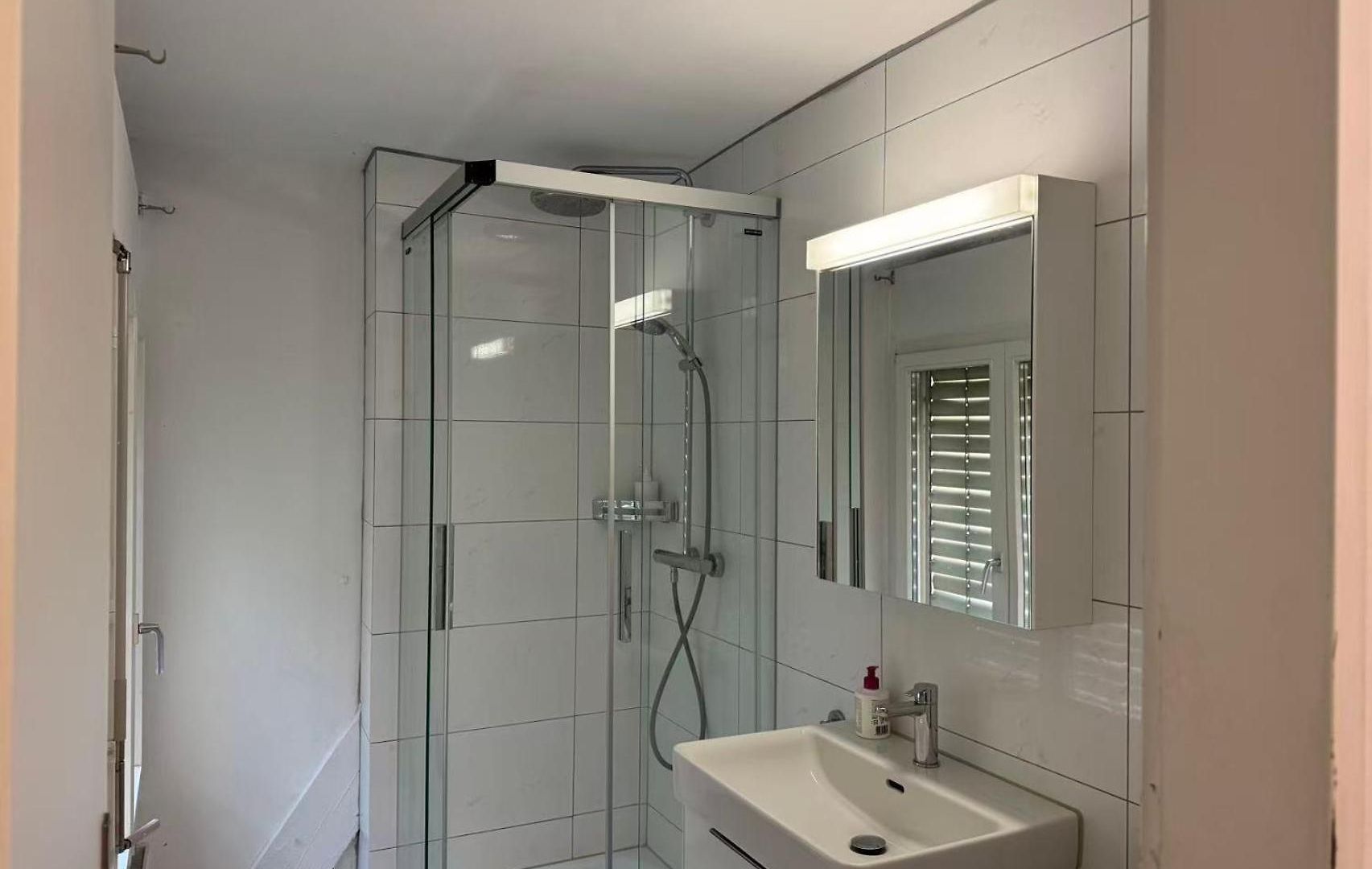 Center En-suite Budget Self Check In, Eth Hb Apartment *
