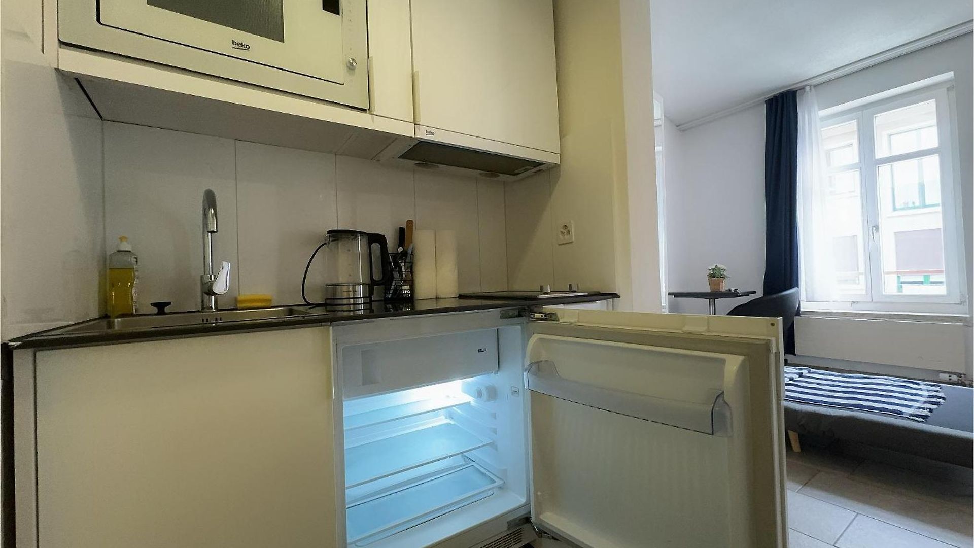 Center En-suite Budget Self Check In, Eth Hb Apartment