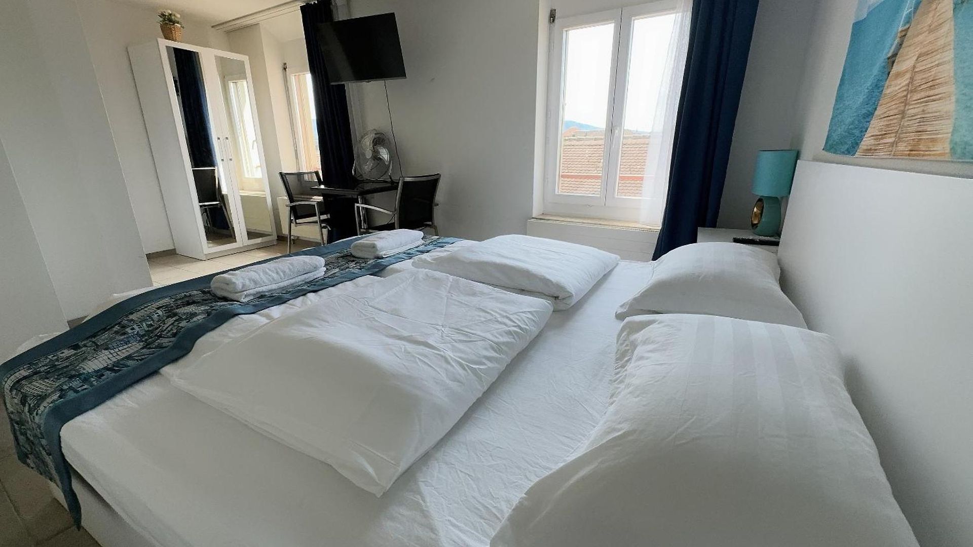 Center En-suite Budget Self Check In, Eth Hb Apartment *