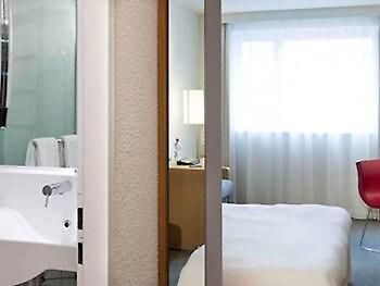 Hotel Novotel West 4*