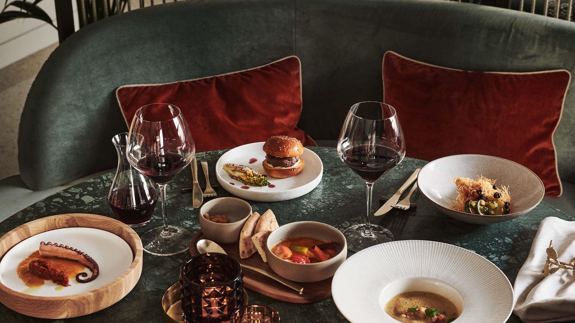 Hotel Small Luxury Ambassador 4*