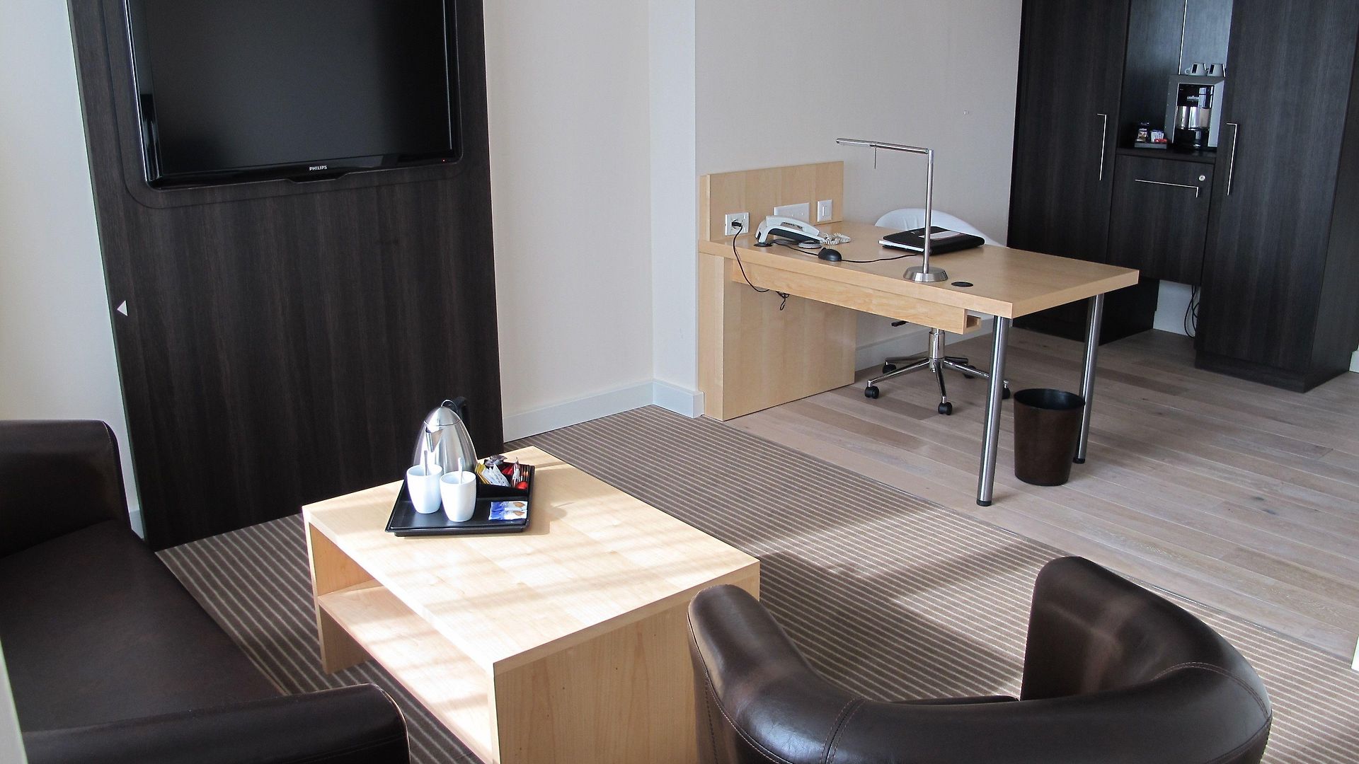 Crowne Plaza Zürich, An Ihg