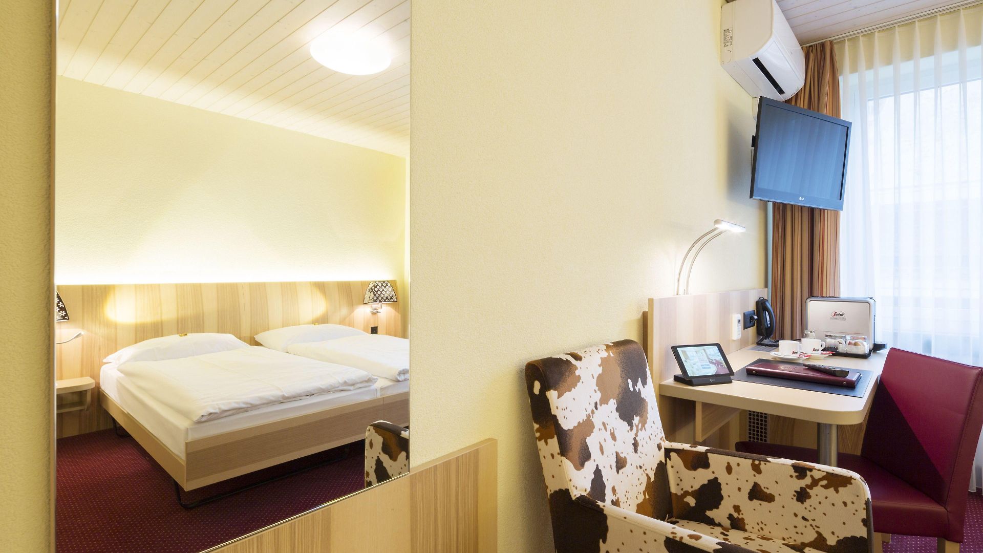 Fred Leonhardstrasse - Mobile Check-in Hotel 3*