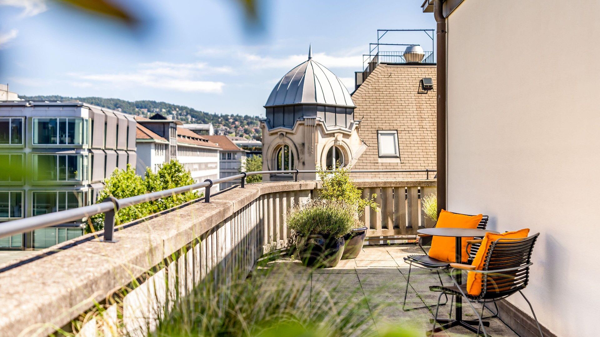 Neues Schloss Privat Zurich, Autograph Collection