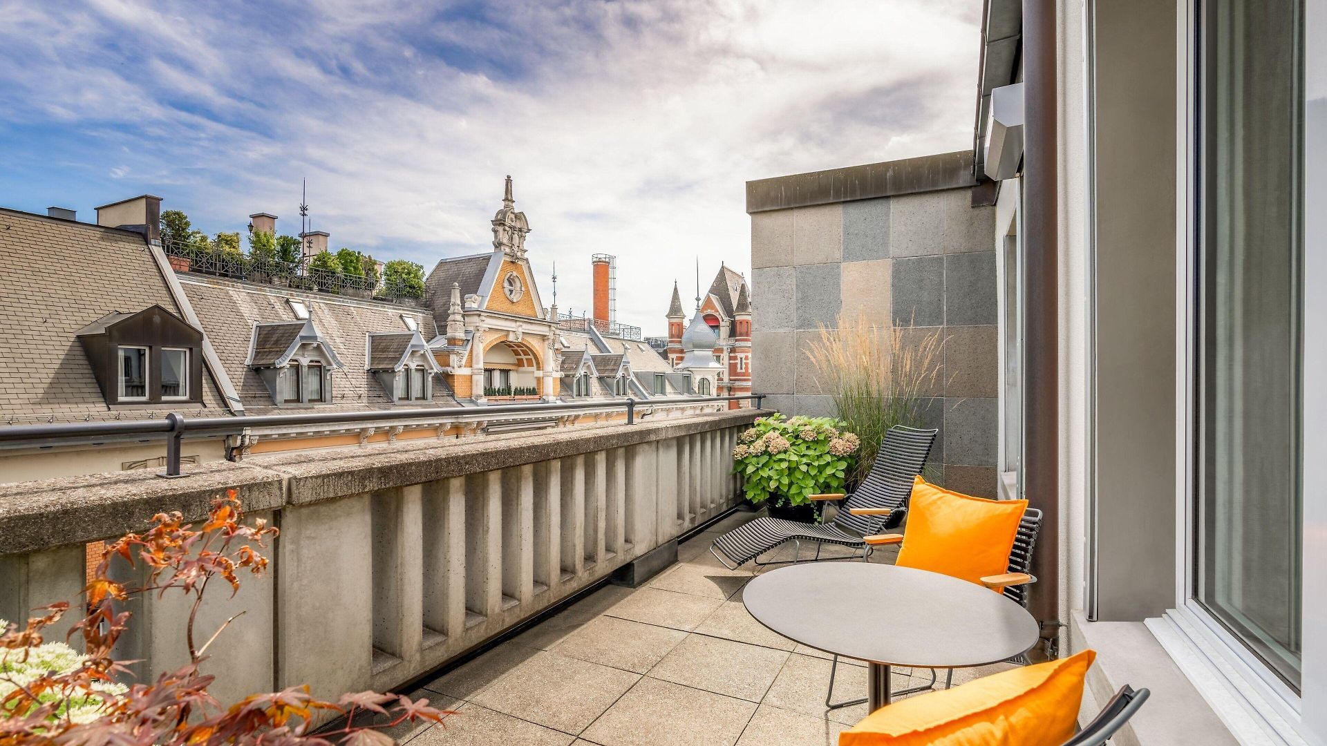 Neues Schloss Privat Zurich, Autograph Collection