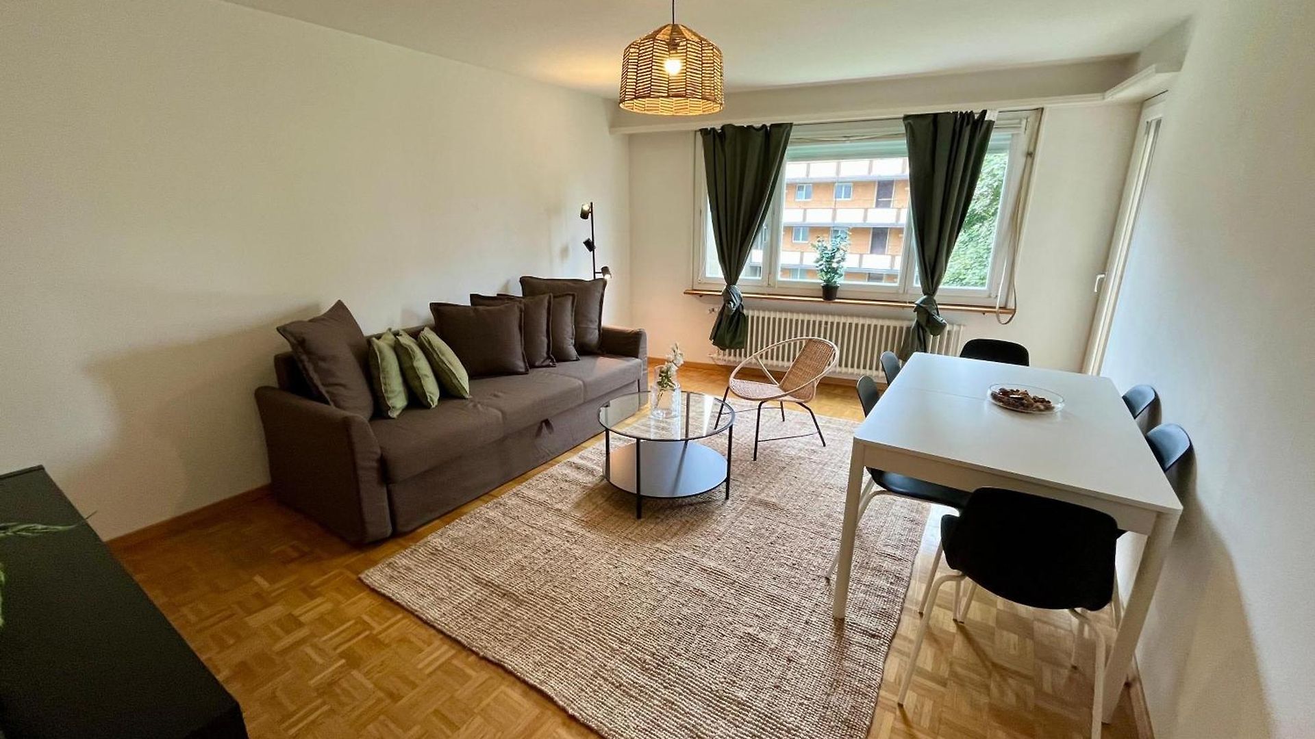 Chic Comfort In A Prime Location Apartment *