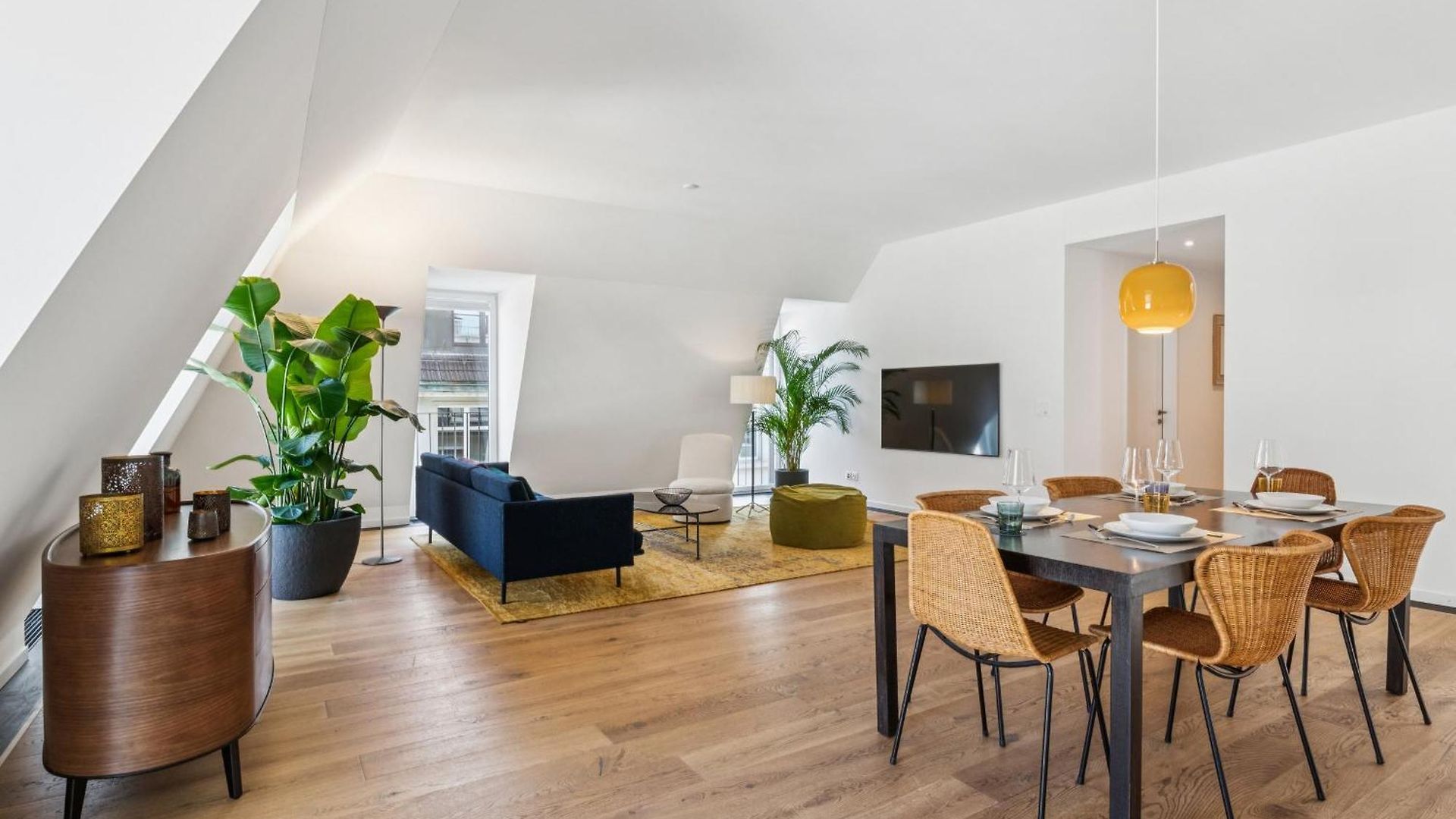 Horizon Bahnhofstrasse, Loewenstrasse Penthouse Apartment