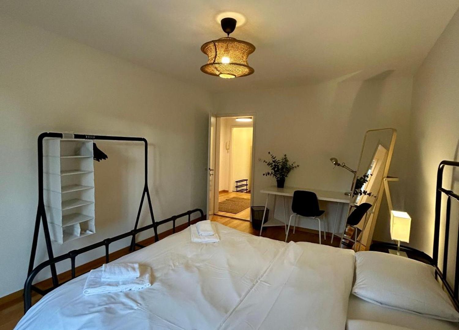 Chic Comfort In A Prime Location Apartment