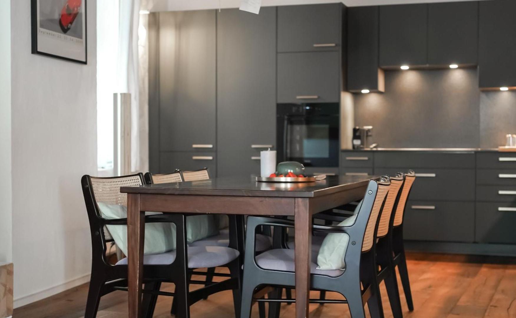 Rooftop Maisonette In Old Town Apartment *