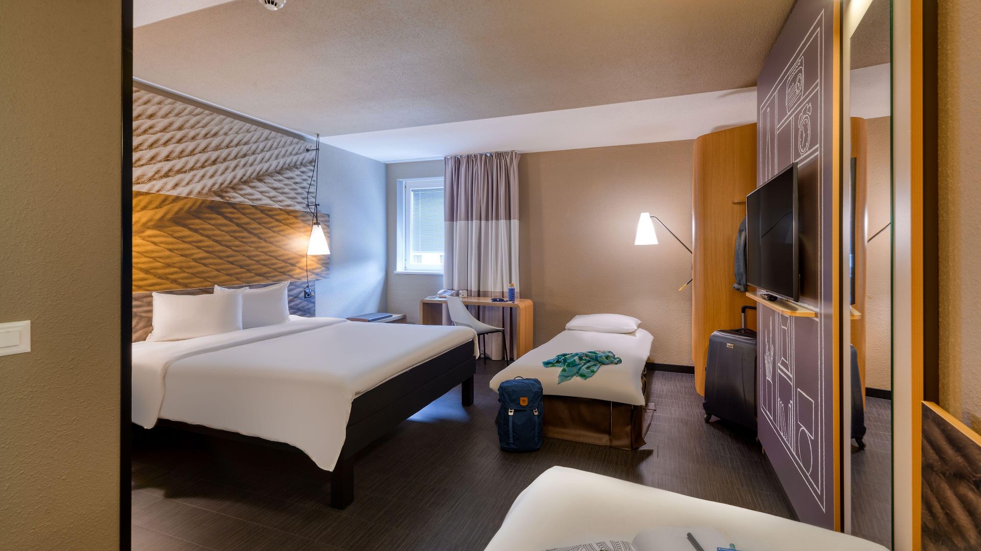 Hotel Ibis West 3*