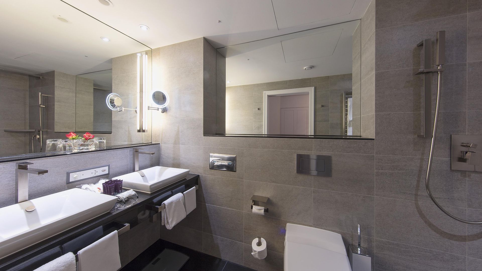 Schweizerhof Hotel 5*