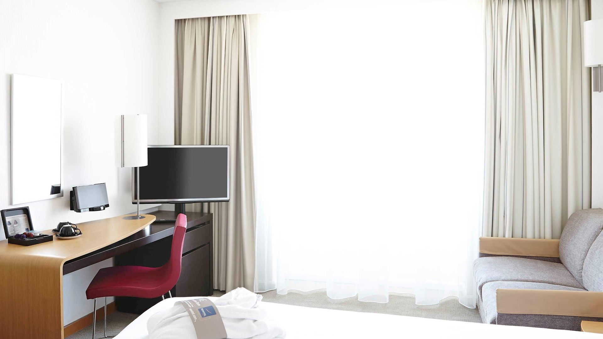 Novotel West Hotel 4*