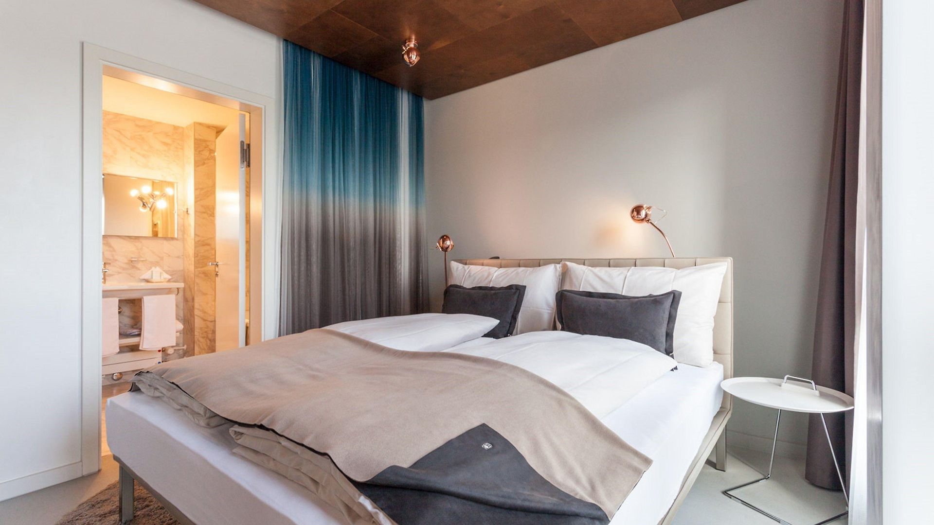 Ema House 4*