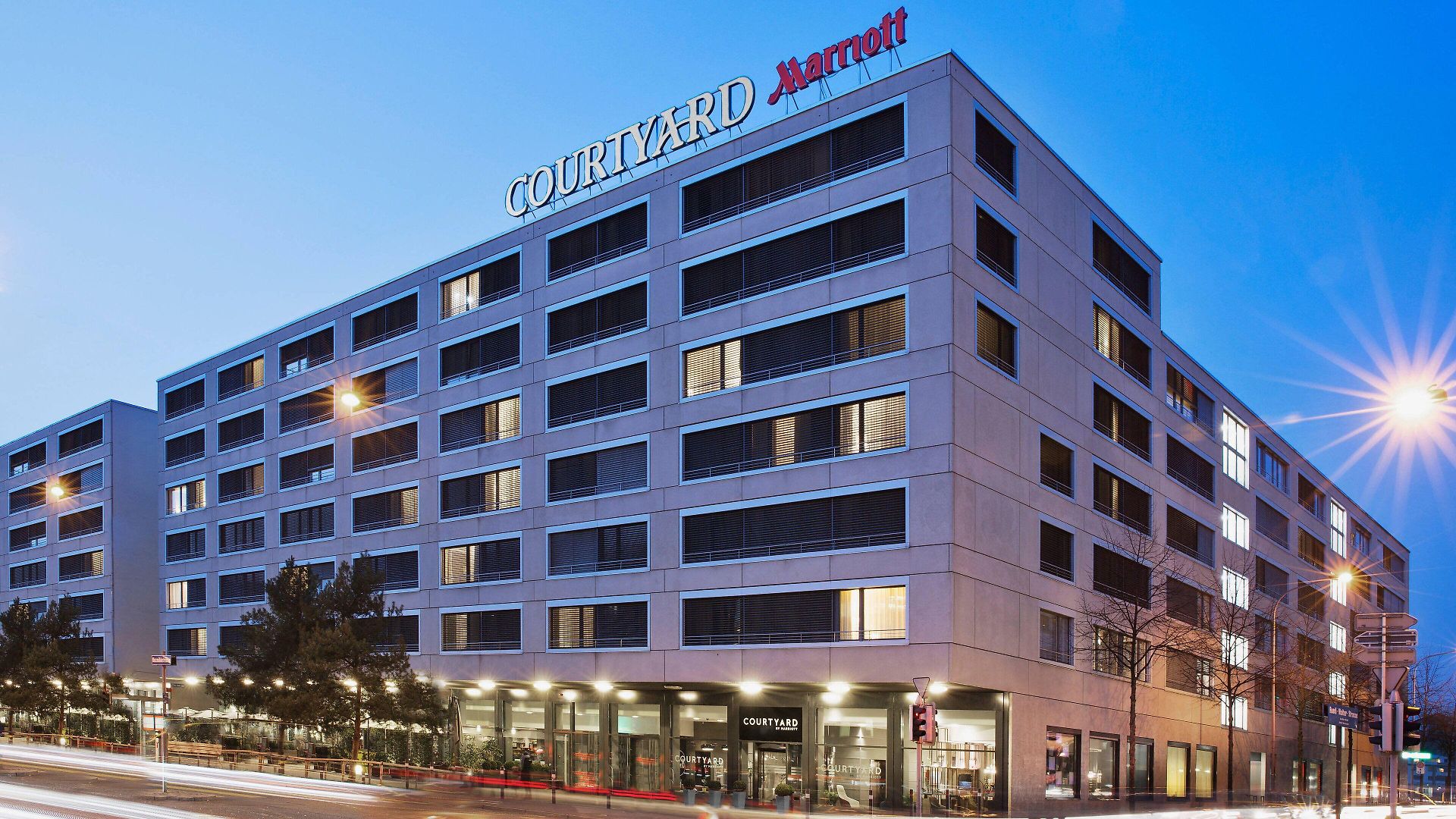 Courtyard By Marriott North Hotel