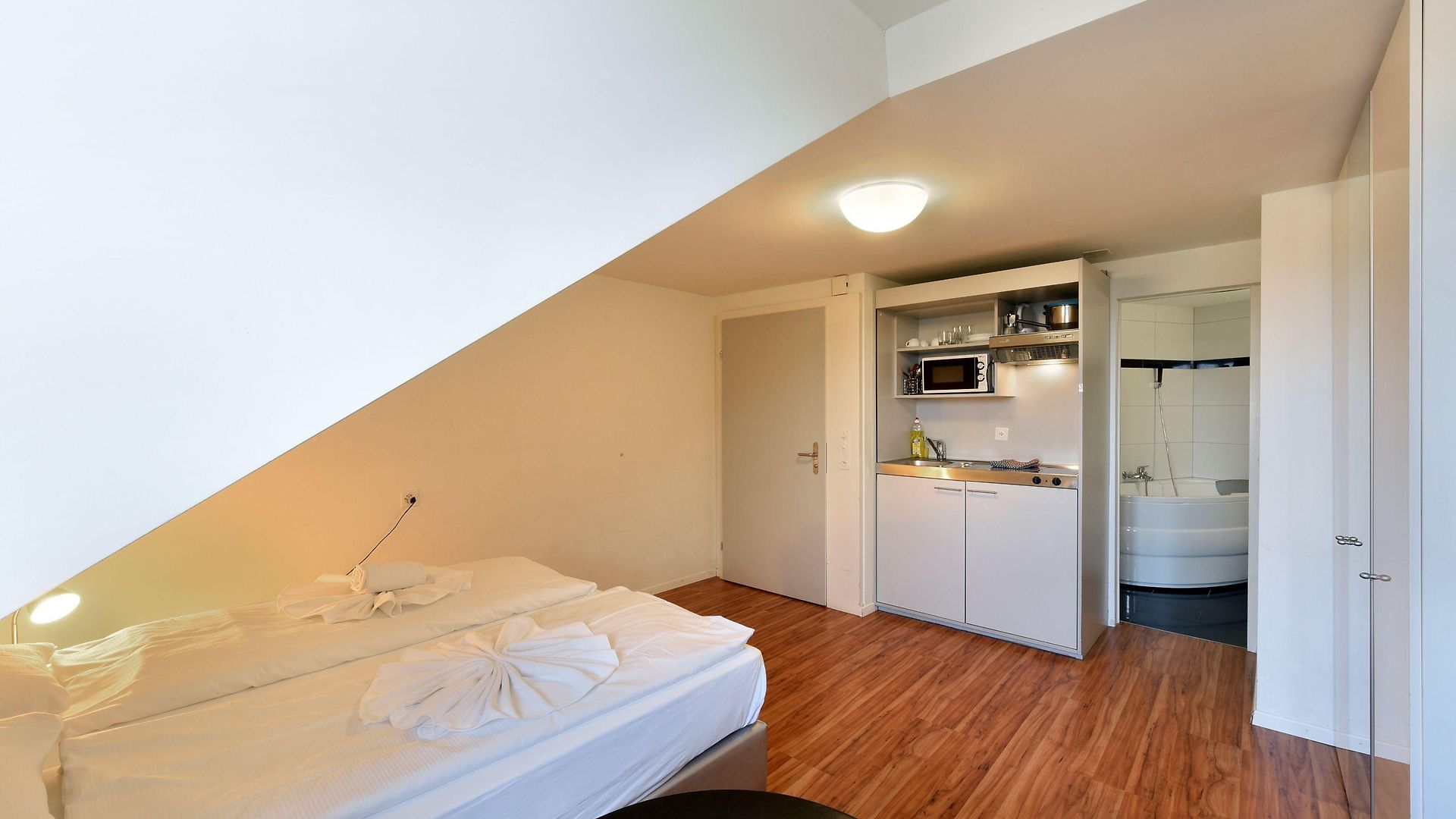 Swiss Star California - Self Check-in Apartment Zurich