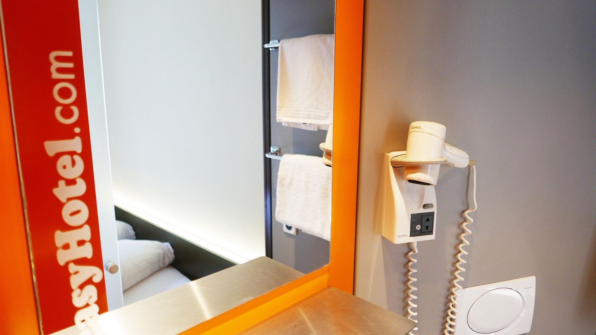 Easyhotel Centre 2*