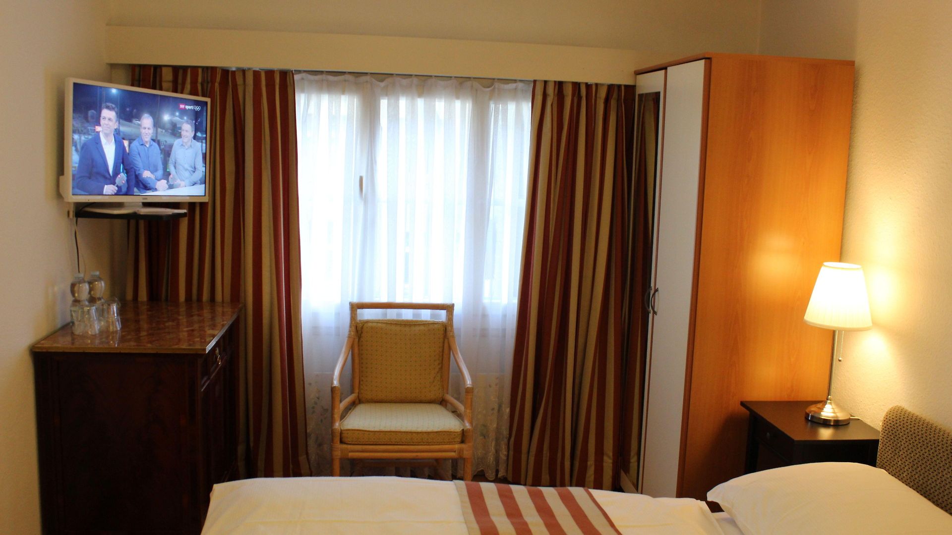 Center - Bellevue Hotel