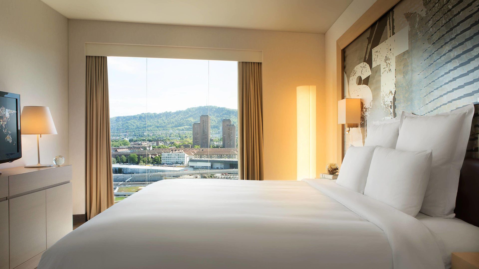 Hotel Renaissance Tower