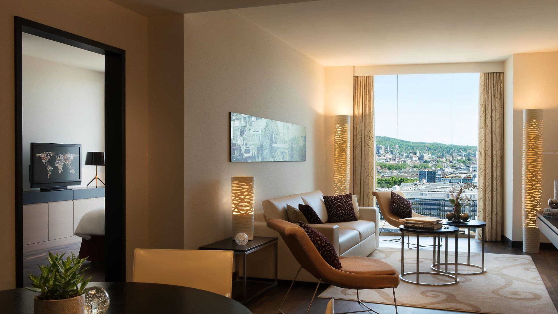 Renaissance Tower 5* Zürich
