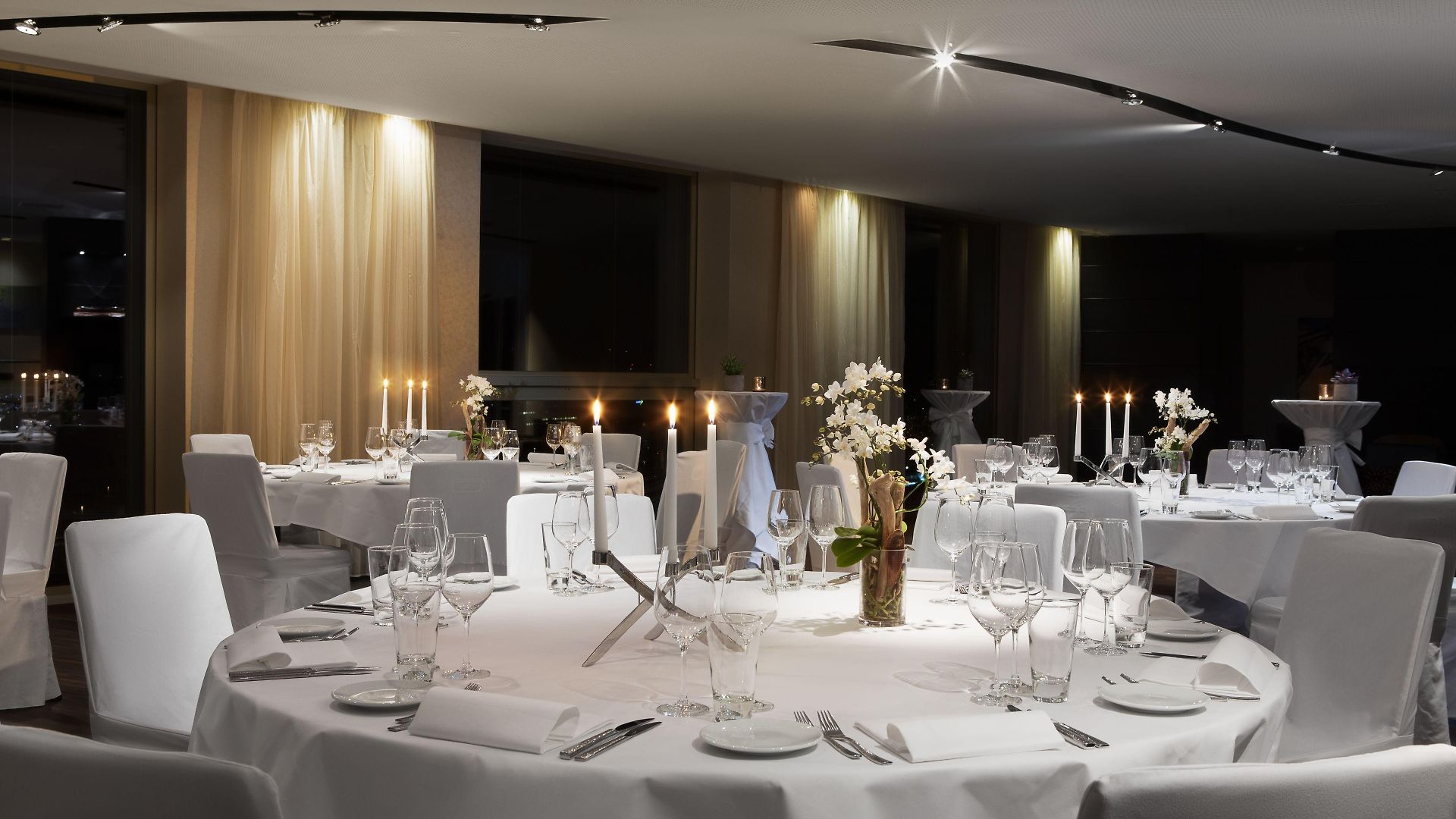 Renaissance Tower Hotel 5*