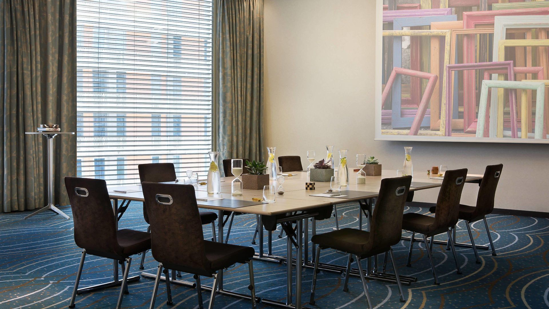 Hotel Renaissance Tower 5*