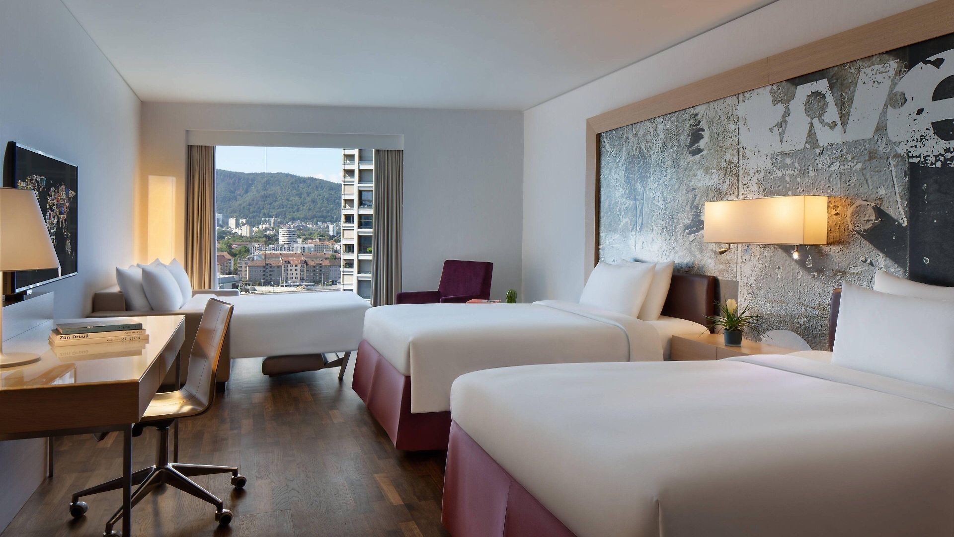 Hotel Renaissance Tower 5*