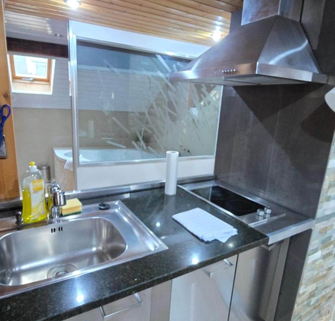 Attic Loft With Rooftop Terrace! Apartment