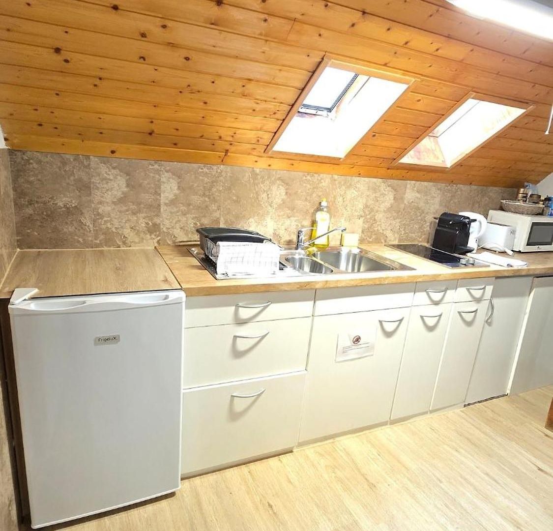 Cozy With Roof Terrace For 3 Apartment