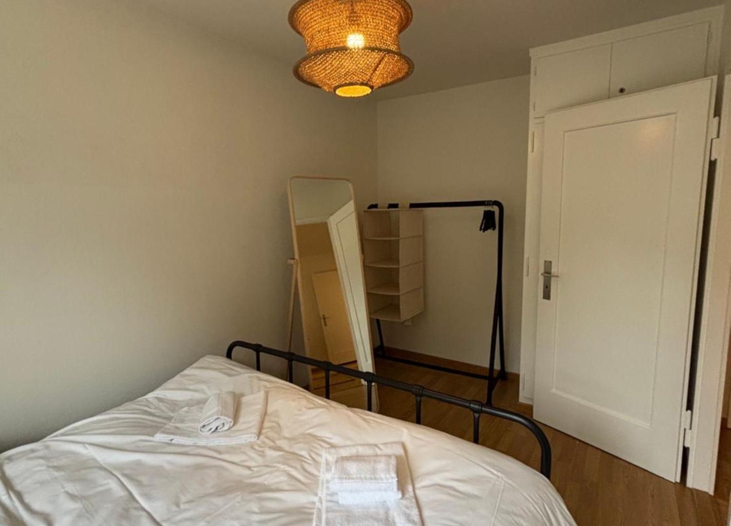 Basic With Balcony Access Apartment *
