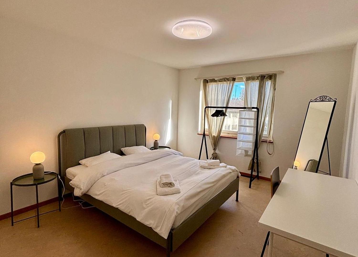 Simple And Warm On Koeschenruetistrasse Apartment
