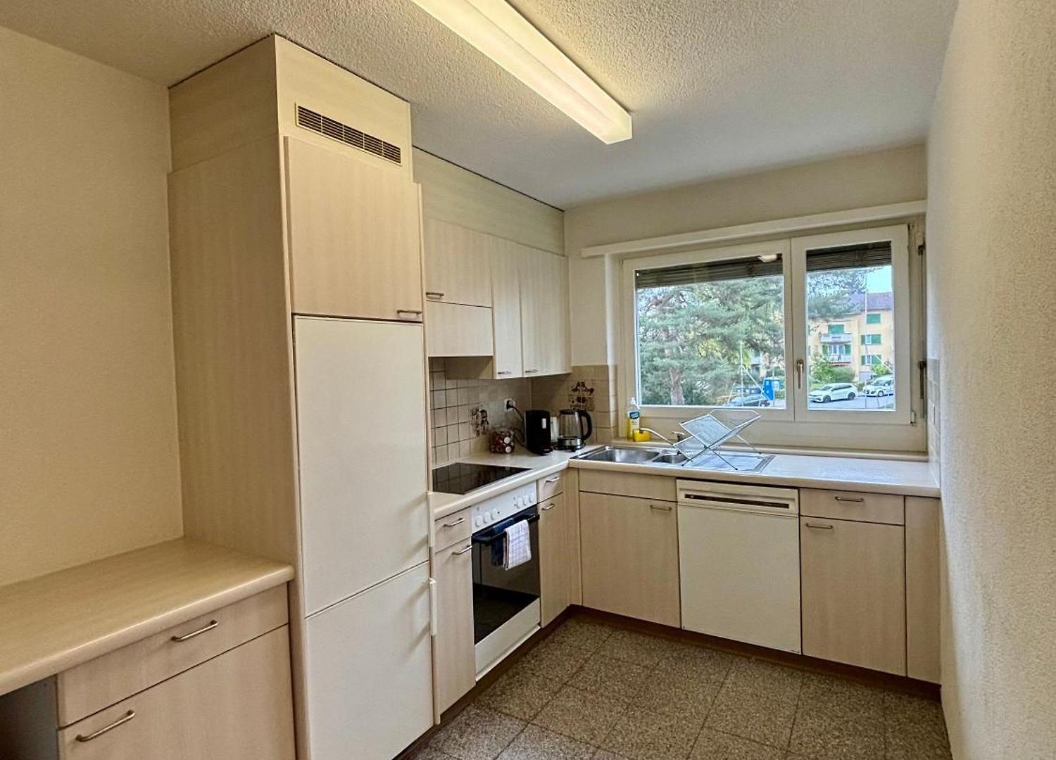 Basic With Balcony Access Apartment *