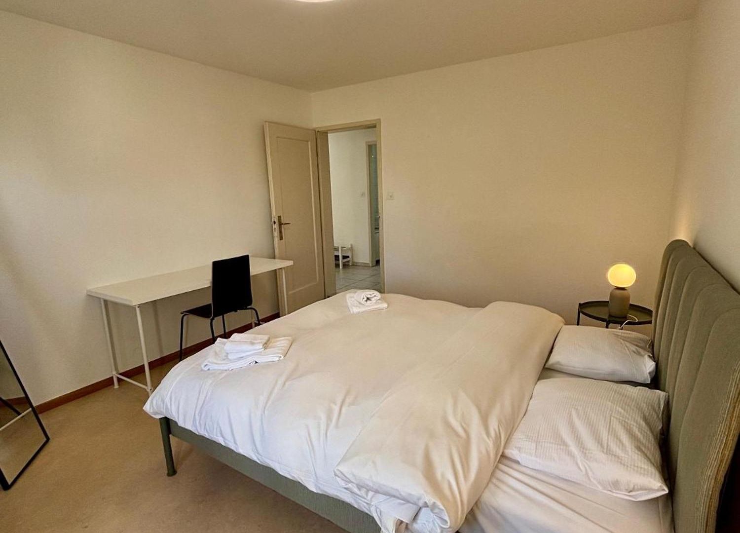 Simple And Warm On Koeschenruetistrasse Apartment Zurich