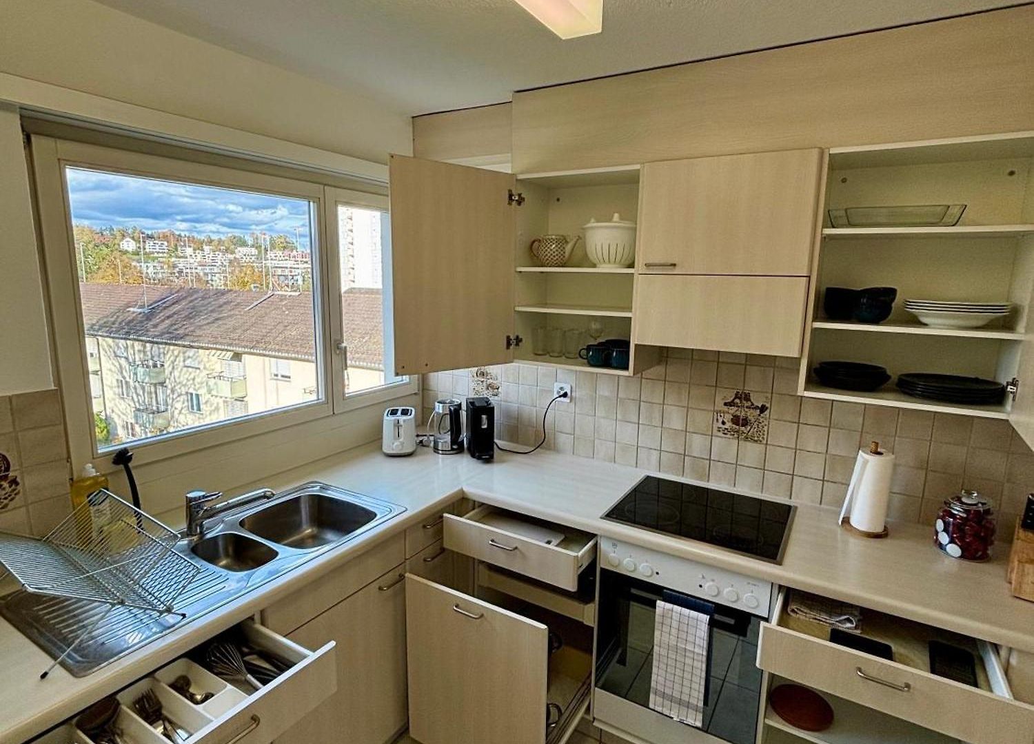 Simple And Warm On Koeschenruetistrasse Apartment