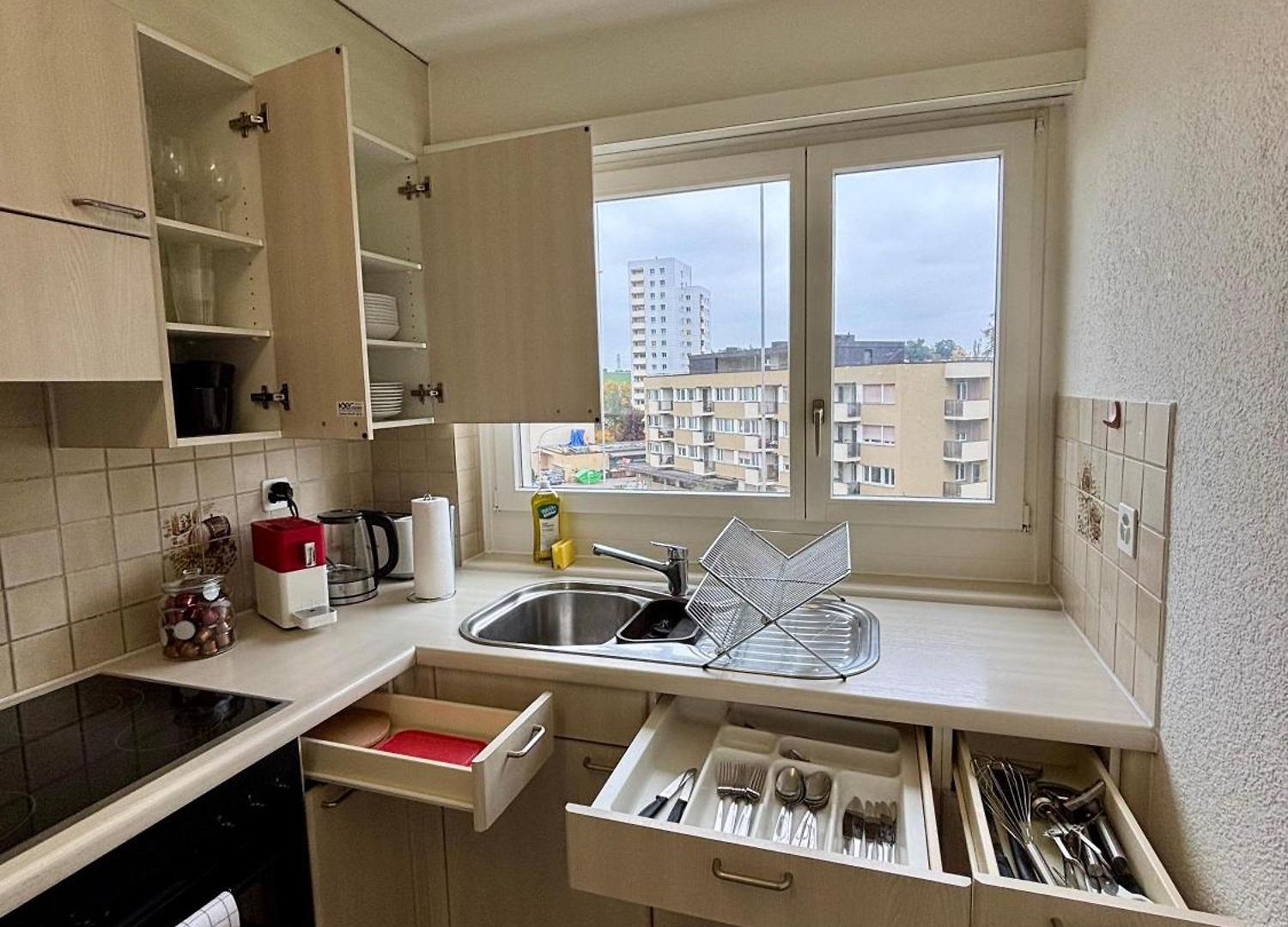 Simple And Comfortable In Apartment *