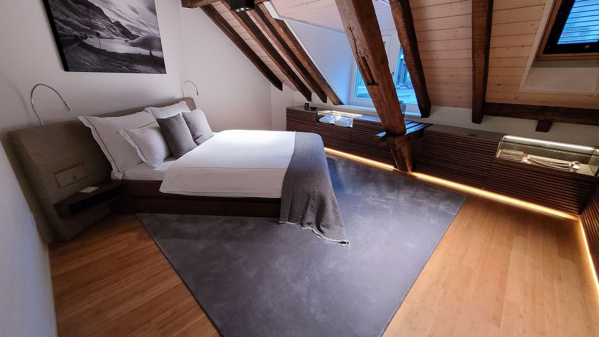 Le Bijou Lintheschergasse / Hb * Zürich
