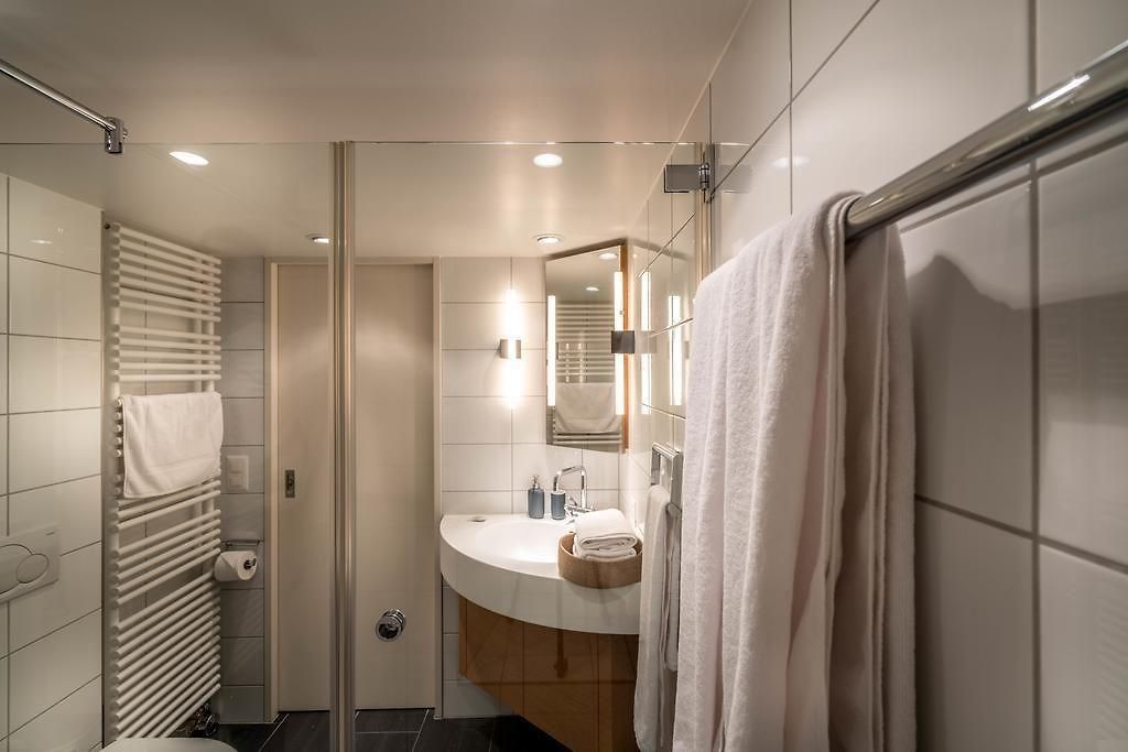 Lake Side Location Bellevue Apartment *
