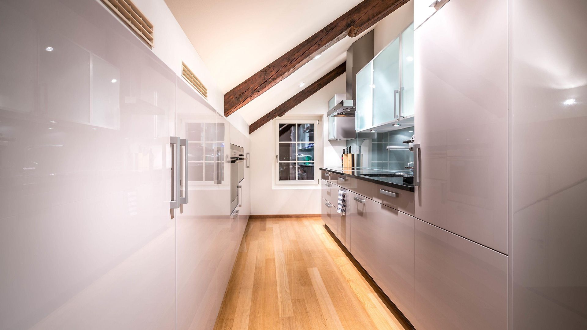 Lake Side Location Bellevue Apartment *