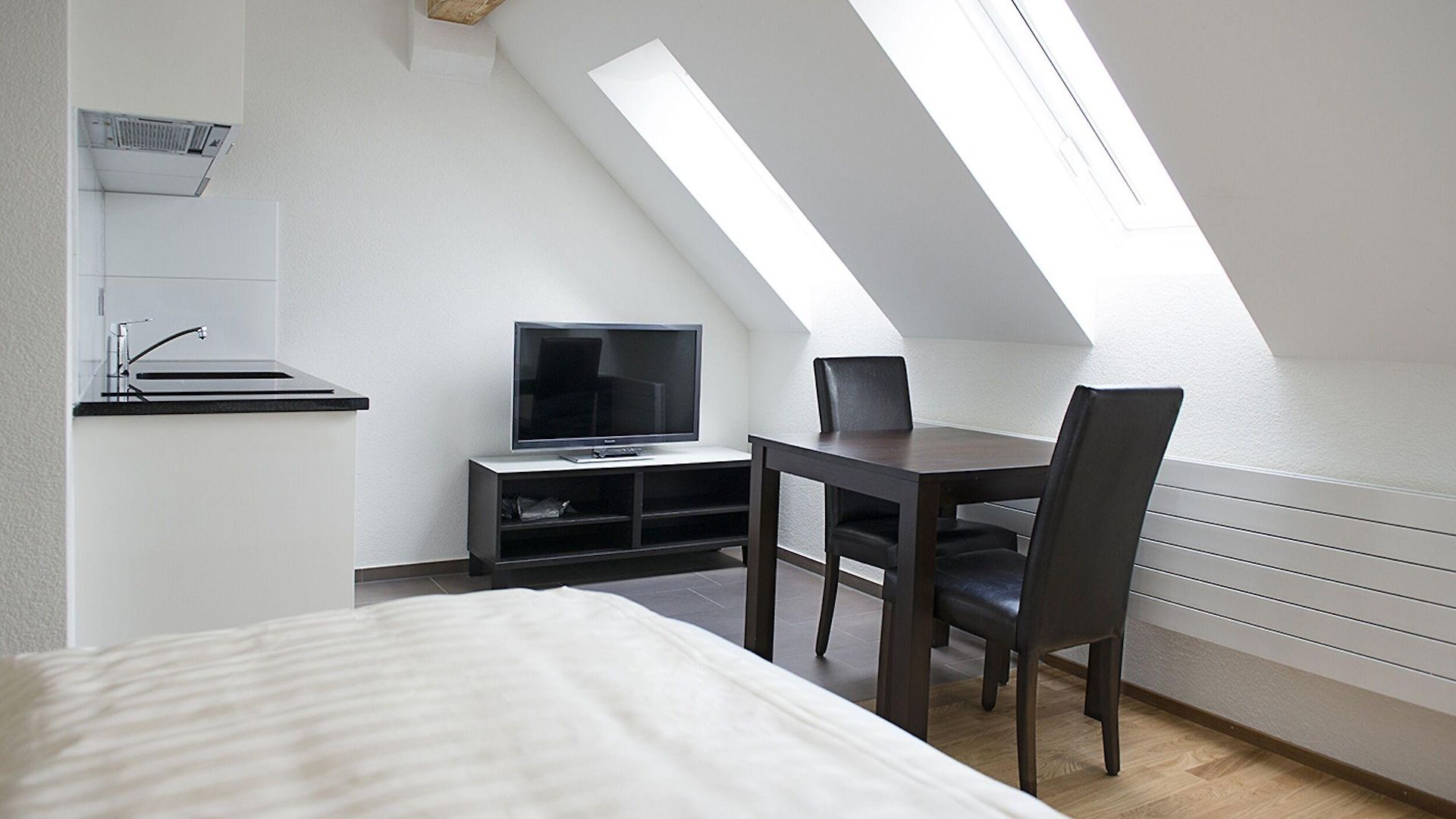 Swiss Star Longstreet - Self Check-in Apartment Zurich
