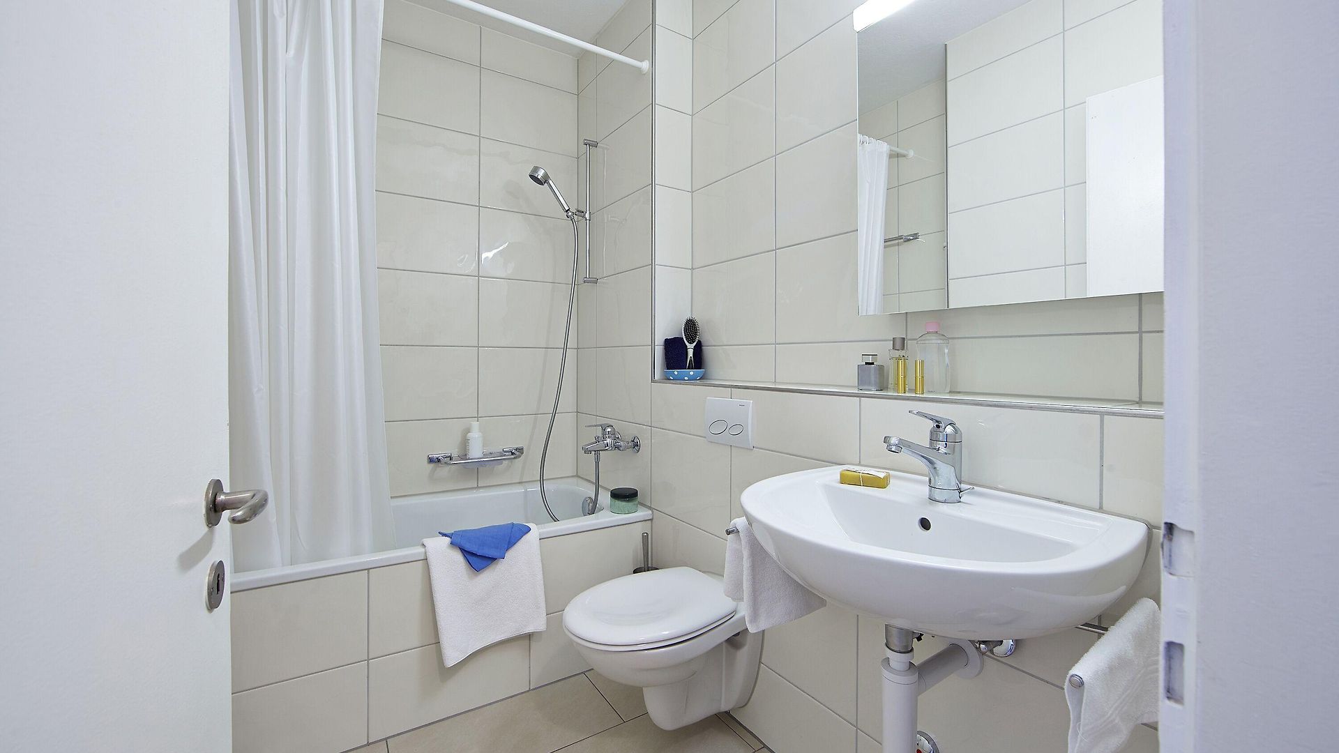 - Forchstrasse Apartment *