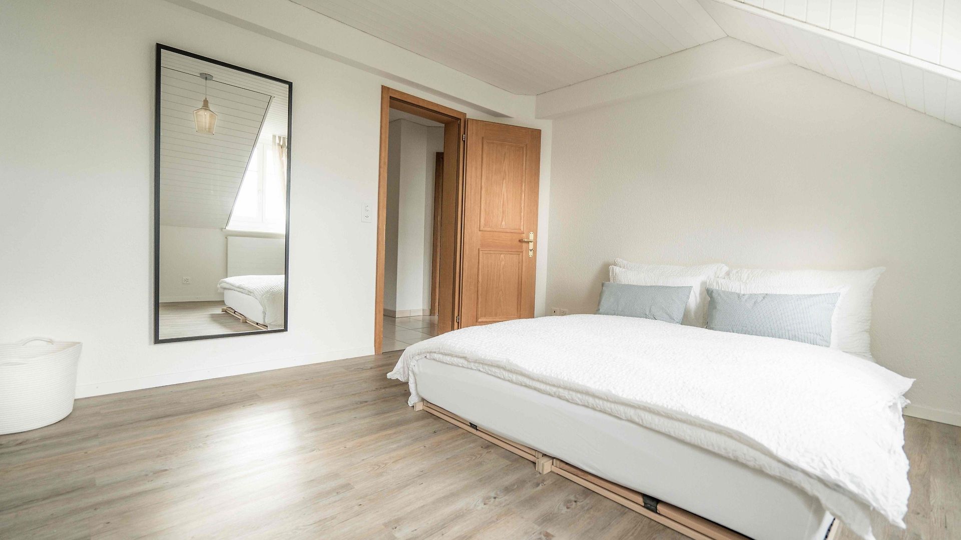 Loewenplatz Near Station By Airhome Apartment *